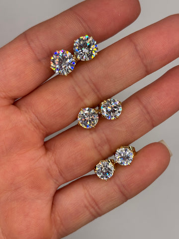 Studs earrings